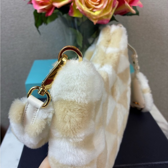 NWT Authentic Prada Re-Edition Beige White Shearling Shoulder Bag - Retail $4000 - Picture 5 of 14
